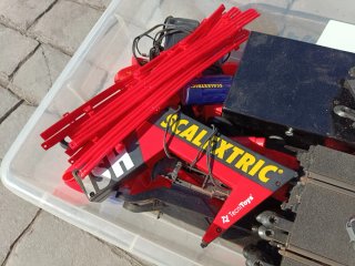 Pista Scalextric y coches de carreras