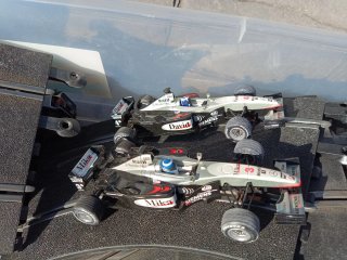 Pista Scalextric y coches de carreras