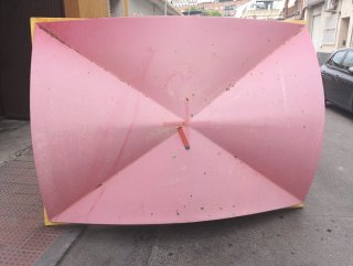 Kiosko de metal rosa