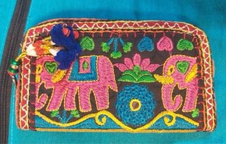 Cartera étnica bordada elefantes