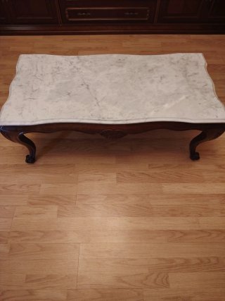 Mesa de centro rústica de madera y mármol