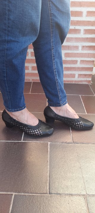 Zapatos negros de rejilla mujer