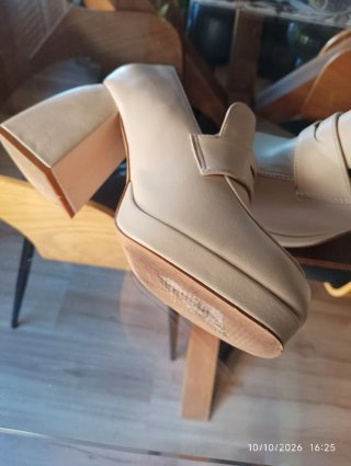 Zapatos crema con plataforma