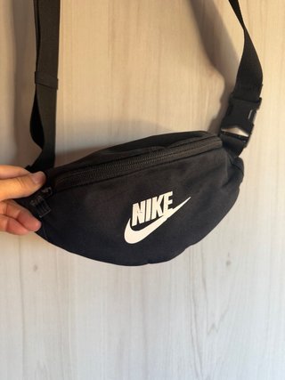 Riñonera Nike Negra Pequeña