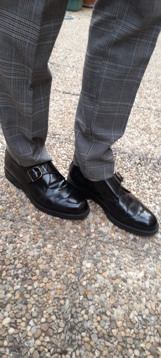 Zapatos de vestir hombre con hebilla.
