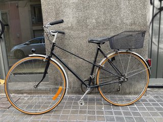 Bicicleta clásica urbana negra