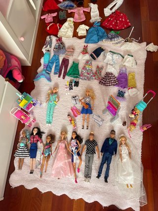 Lote de Muñecos Barbie y Ken con Accesorios