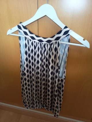 Blusa sin mangas estampada