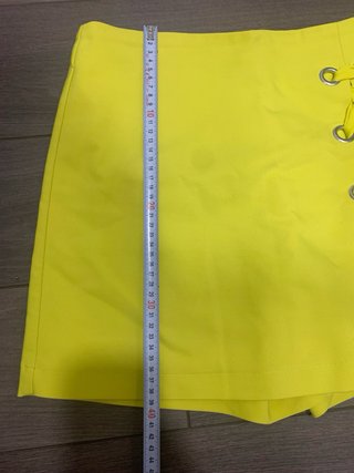 Falda Stradivarius amarilla