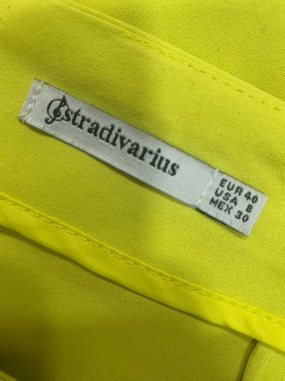 Falda Stradivarius amarilla