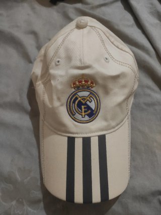 Gorra Adidas Blanca con Rayas Grises
