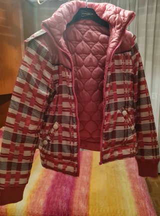 Cazadora reversible cuadros rosa.