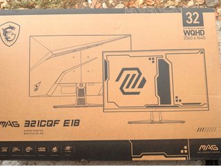 Monitor curvo MSI MAG 321CQF E18 per il gaming