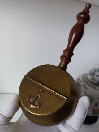 Antiguo cenicero marinero bronce con ancla