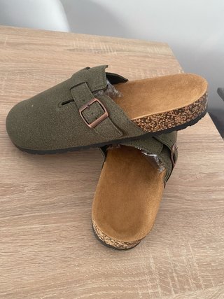 Zuecos de hombre color verde oliva
