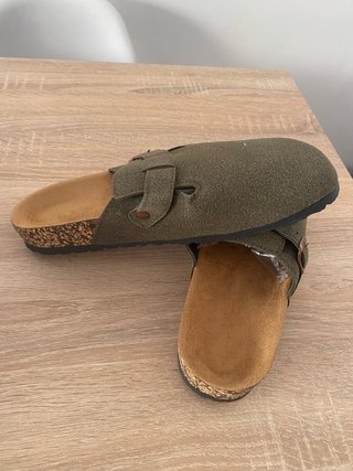Zuecos de hombre color verde oliva