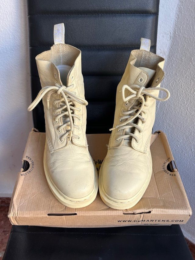 Botas originales Dr. Martens Piel Beige