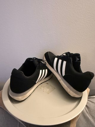 Zapatillas Adidas Negras y Blancas