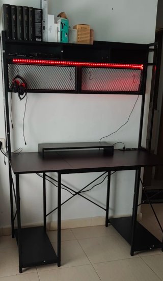 Mesa Gaming con Estanterías