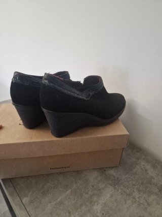 Botines negros con cuña