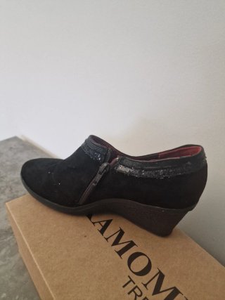 Botines negros con cuña