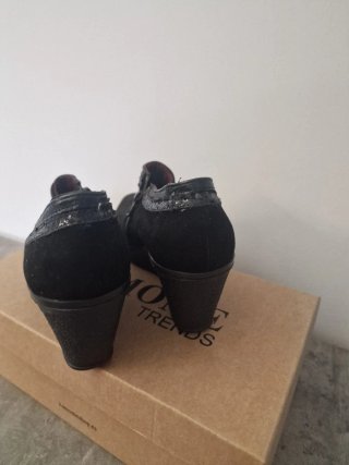Botines negros con cuña