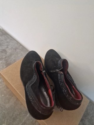 Botines negros con cuña