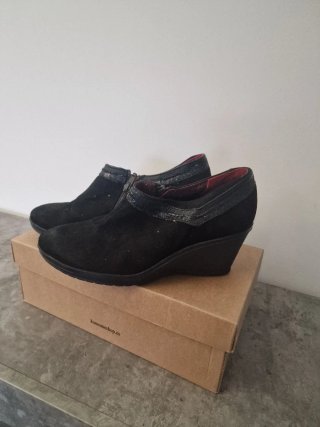 Botines negros con cuña
