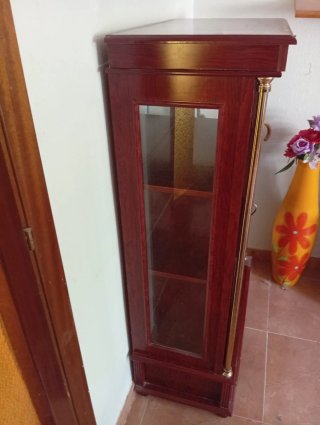Vetrina in vetro e legno