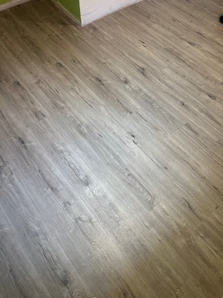 Suelo de parquet gris