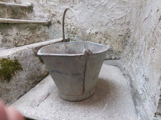 Antico Secchio da Pozzo in lamiera zincata