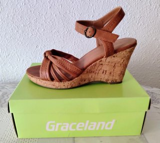 Sandalias de cuña marrones