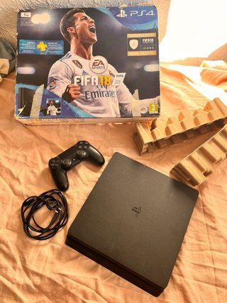 PS4 Slim 1TB (PlayStation 4) con Mando
