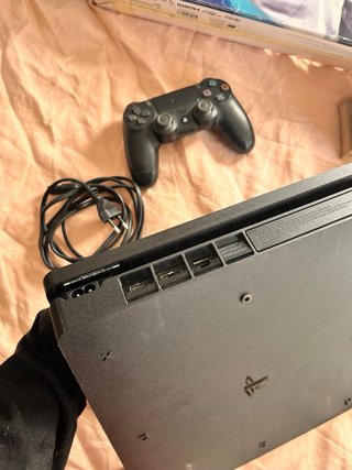 PS4 Slim 1TB (PlayStation 4) con Mando