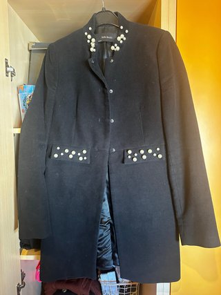 Abrigo Zara Basic Negro Perlas Talla XS