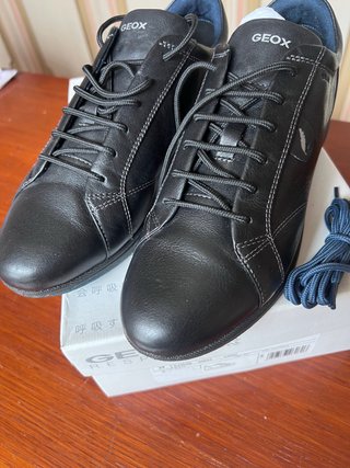Scarpe donna Geox nere allacciate