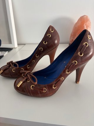 Zapatos de tacón BCBG marrones talla 36