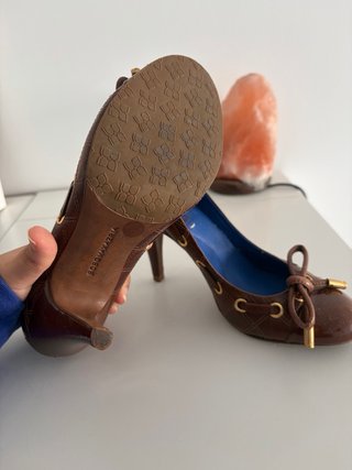 Zapatos de tacón BCBG marrones talla 36