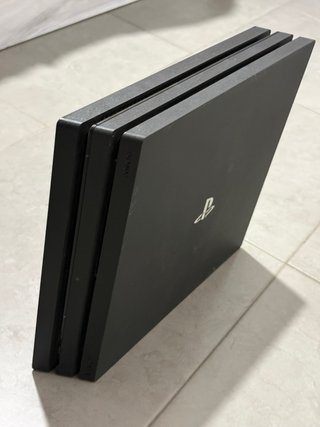 Consola PS4 Pro 1TB + FC 25 + 2 Mandos