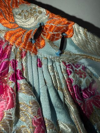 Precioso traje de fallera azul con manteletas