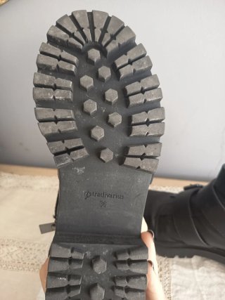 Botines Negros con Hebillas