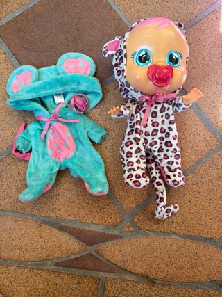 Muñeca Cry Babies + Ropita Ratón