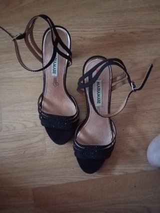 Sandalias de fiesta negras Mariamare