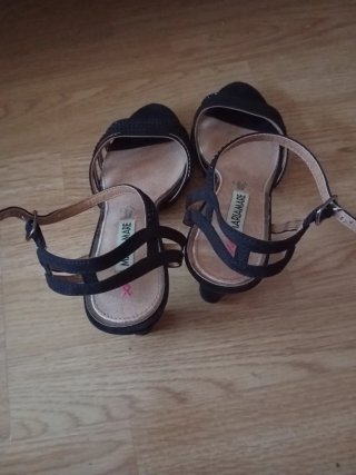 Sandalias de fiesta negras Mariamare