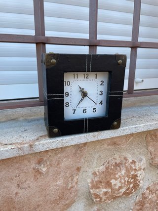Reloj de Sobremesa con Carcasa de Piel y Latón