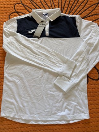 Polo Joma Manga Larga Blanco y Azul con etiqueta