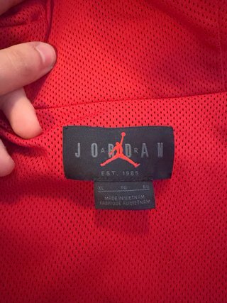 Chaqueta Jordan Roja y Negra