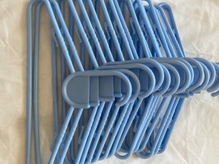 Grucce per bambini in plastica blu spesse