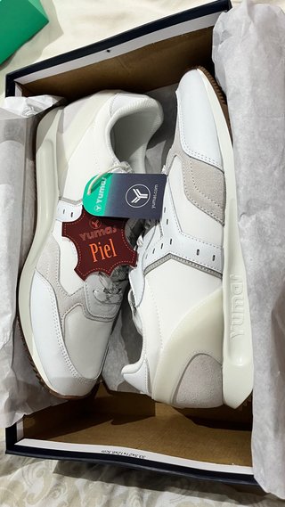 Deportivas Yumas Blancas y Beige Nuevas
