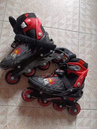 Patines en línea Roces negros y rojos